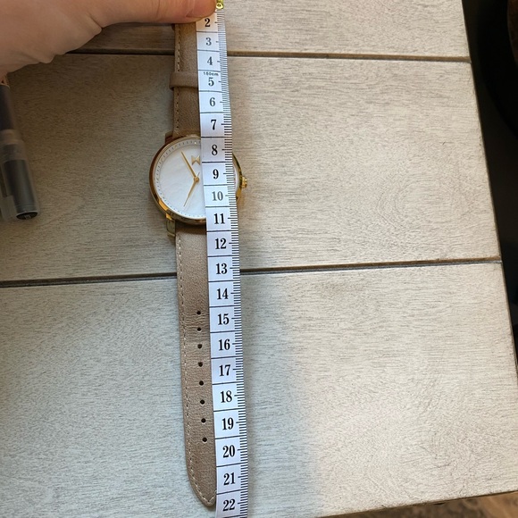 MVMT watch - beige beautiful white textured back - Picture 6 of 6